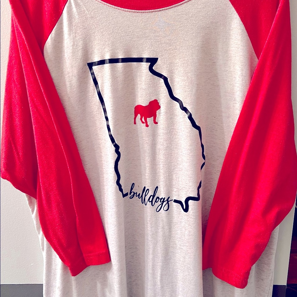 GA Bulldogs // UGA  Soft & Comfy Raglan/Baseball Tee. 2X but could fit up to 3X